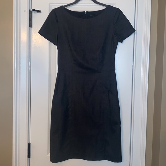 Women’s NWT theory short sleeve dress with pockets. Dark gray and fully lined. - Picture 2 of 13